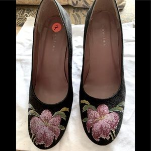 Mantles tulip black woman’s wedge shoes size 7